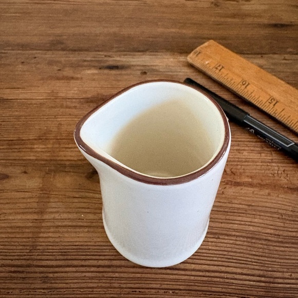 Set of 5 Buffalo China creamers - Picture 2 of 3